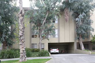 145 N Almont Dr in Beverly Hills, CA - Building Photo - Building Photo