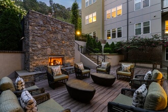 Beaucatcher Flats in Asheville, NC - Foto de edificio - Building Photo