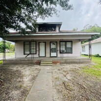 1311 Dequeen Blvd in Port Arthur, TX - Building Photo