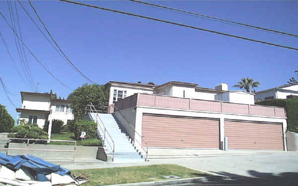 925 Manzanita St in Los Angeles, CA - Building Photo - Building Photo