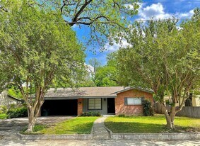 214 W Strickland St in Del Rio, TX - Building Photo