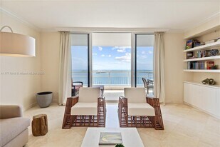 808 Brickell Key Dr in Miami, FL - Building Photo