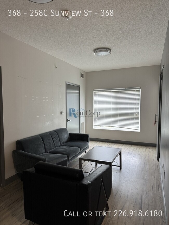 258C-258C Sunview St in Waterloo, ON - Building Photo - Building Photo