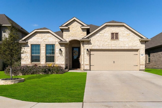 905 Rosebay Dr in Justin, TX - Building Photo - Building Photo