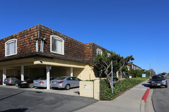 Imperial House Apartments in Imperial Beach, CA - Foto de edificio - Building Photo