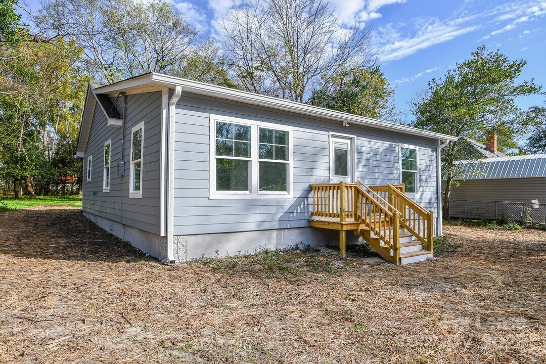4 State Rd S-13-179 in Cheraw, SC - Foto de edificio