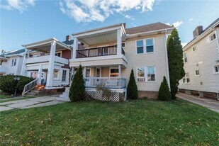 2035 Chesterland Ave in Lakewood, OH - Building Photo