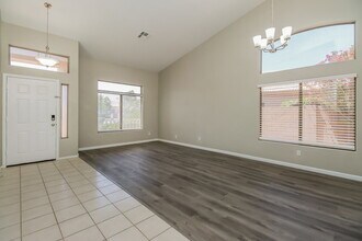 1542 E Sunrise Way in Gilbert, AZ - Building Photo - Building Photo