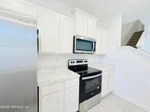 8334 Zenith Cir in Jacksonville, FL - Building Photo - Building Photo