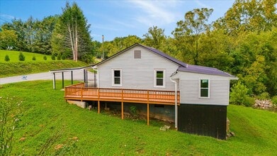 858 Old Beaver Creek Rd in Bluff City, TN - Building Photo - Building Photo