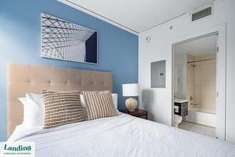 933 McGee St, Unit 2-311 in Kansas City, MO - Building Photo - Building Photo