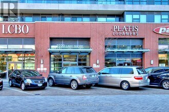 2220 Lake Shore Blvd W in Toronto, ON - Building Photo - Building Photo
