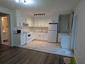 2346 Dawes Hill Rd in Coquitlam, BC - Building Photo