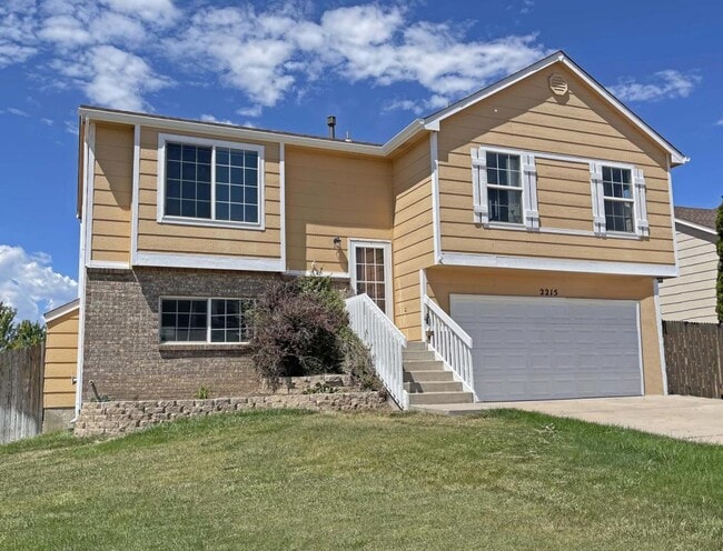 property at 2215 Lisa Dr