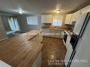 18531 Kristi Way in Lake Oswego, OR - Foto de edificio - Building Photo