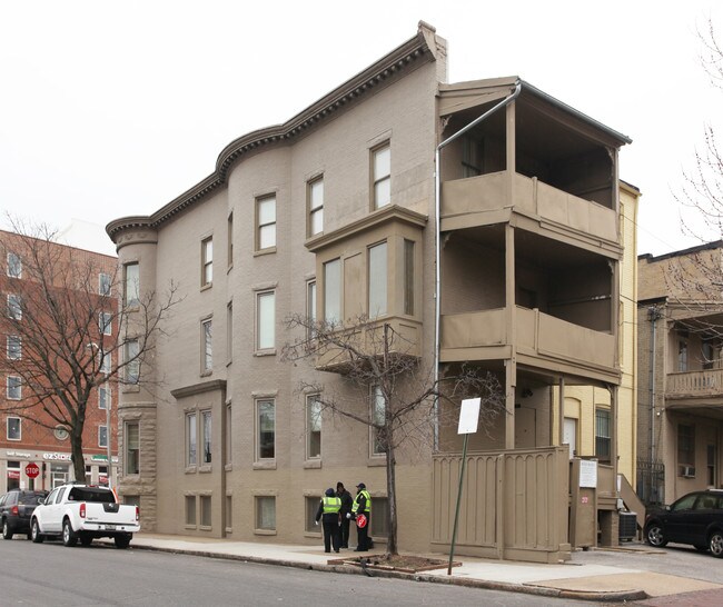 2601 N Charles St in Baltimore, MD - Building Photo - Building Photo