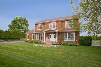 104 Potato Field Ln in Southampton, NY - Building Photo - Building Photo