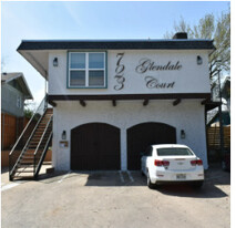 Glendale Court in Dallas, TX - Building Photo