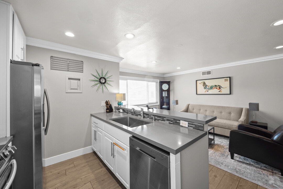 613 Avenida de la Plata in Thousand Oaks, CA - Building Photo