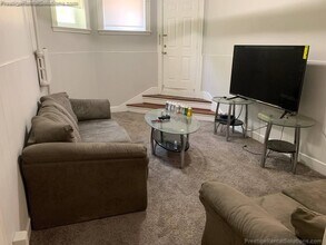 220 Kelton St, Unit 3 in Boston, MA - Foto de edificio - Building Photo