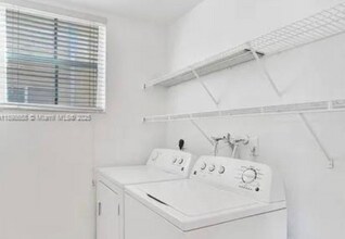 1042 Sunflower Cir in Weston, FL - Building Photo - Building Photo