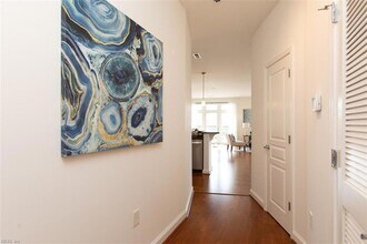 670 Town Center Dr, Unit 320 in Newport News, VA - Building Photo - Building Photo