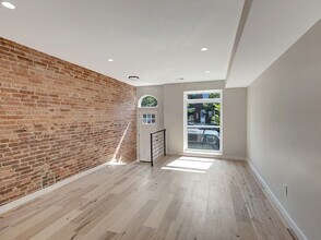 134 N Linwood Ave in Baltimore, MD - Building Photo - Building Photo