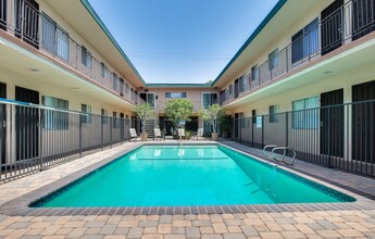 El Dorado Apartments in Gardena, CA - Foto de edificio - Building Photo