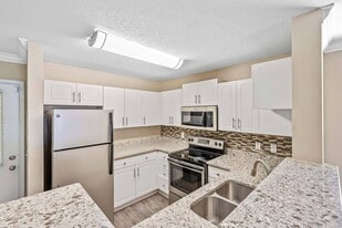 Alexander Crossing Apartments & Townhomes in Loganville, GA - Building Photo