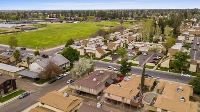 912 Valhalla Dr in Bakersfield, CA - Building Photo - Building Photo