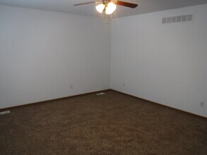 5606 E Valley View Dr, Unit A in St. Joseph, MO - Building Photo - Building Photo