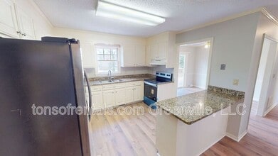 710 Stallings Rd in Taylors, SC - Building Photo - Building Photo