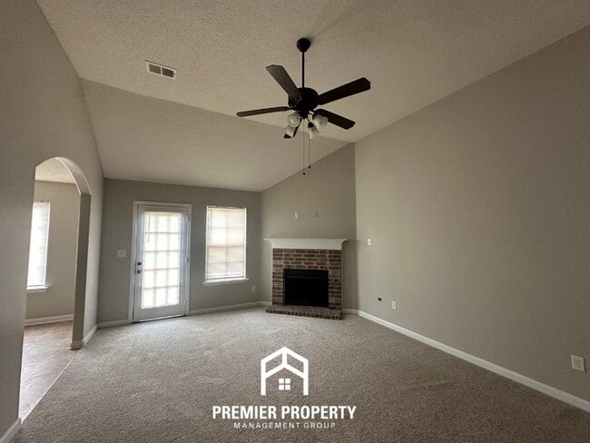 2280 Southern Woods Dr in Cordova, TN - Building Photo - Building Photo