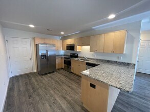 4013 Eugene Dr in Denver, NC - Building Photo - Building Photo