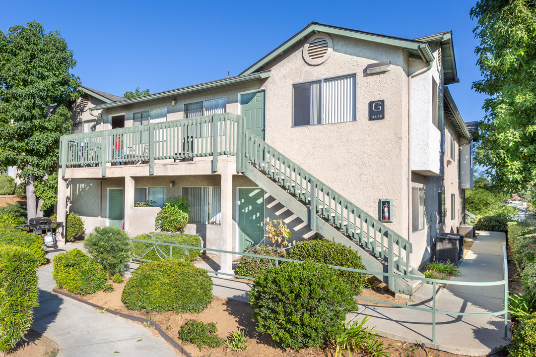 Amberwood Apartments in Fallbrook, CA - Foto de edificio