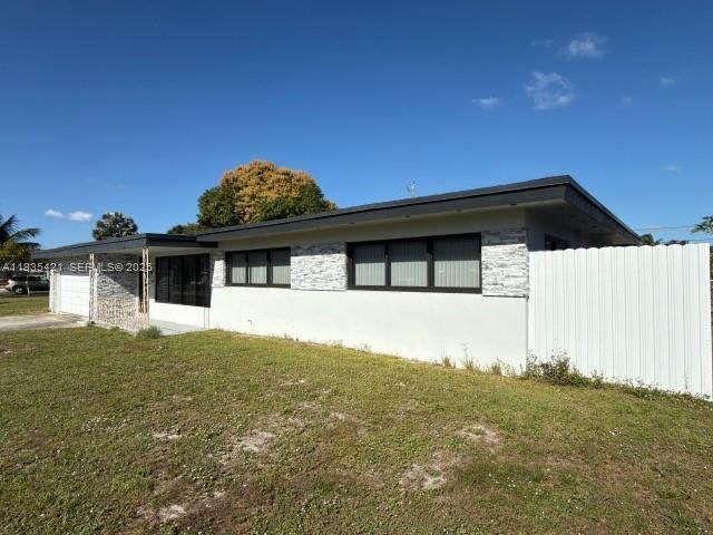 property at 860 W Dayton Cir