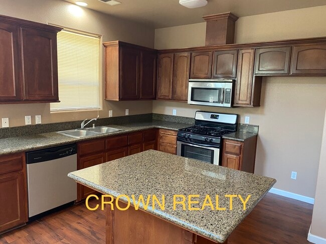 1164 Goble Ct in Tulare, CA - Building Photo - Building Photo