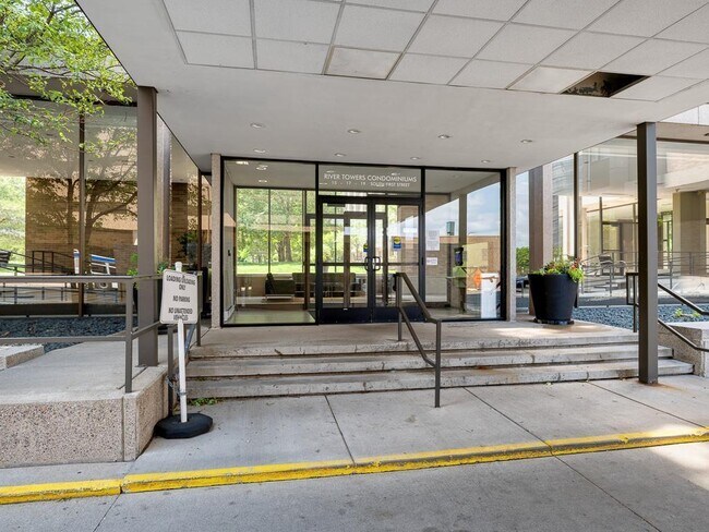 15 S 1st St in Minneapolis, MN - Building Photo - Building Photo