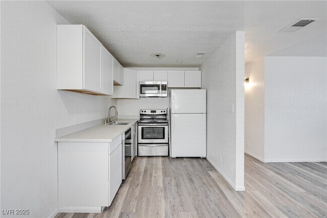 304 Orland St in Las Vegas, NV - Building Photo - Building Photo