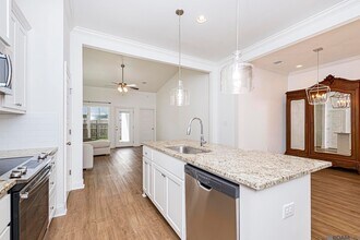 8120 Stonelake Cir Ave E in Baton Rouge, LA - Building Photo - Building Photo