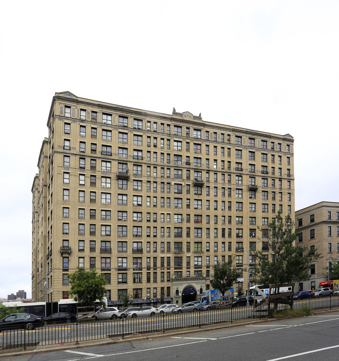 Lewis Morris Apartments in Bronx, NY - Building Photo