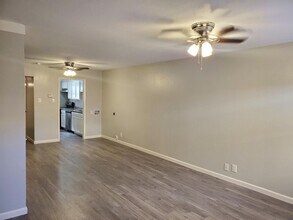 911 Vance Jackson Rd in San Antonio, TX - Foto de edificio - Building Photo