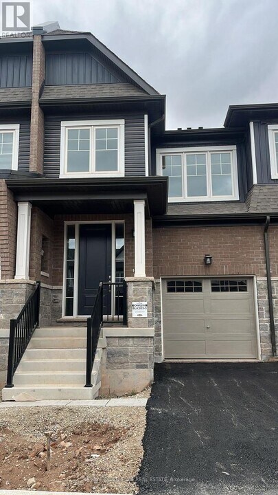 118 McGill Ave in Erin, ON - Building Photo