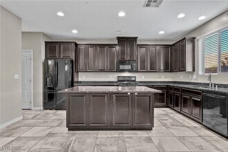 12243 Loggeta Way in Las Vegas, NV - Building Photo - Building Photo
