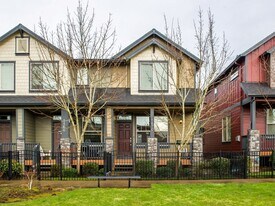 1470 NE Redspire Ln in Hillsboro, OR - Building Photo