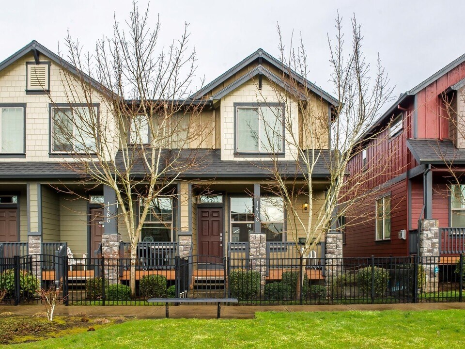 1470 NE Redspire Ln in Hillsboro, OR - Building Photo