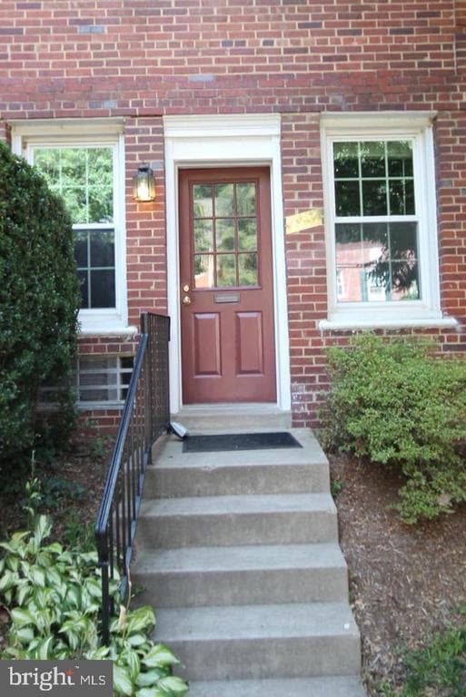 property at 1910 N Rhodes St