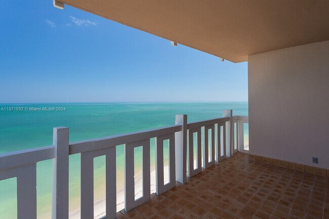 1111 Crandon Blvd, Unit A901 in Key Biscayne, FL - Building Photo - Building Photo