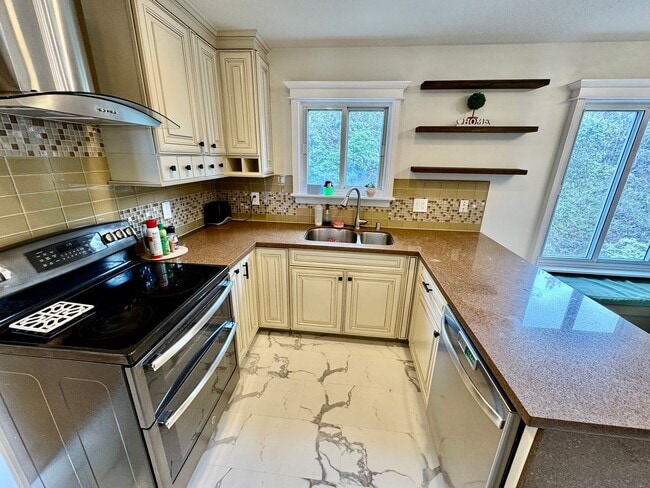 318 Michelle Ln in Daly City, CA - Building Photo - Building Photo