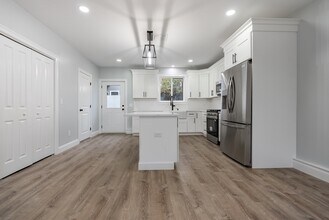 217 Earle St in Fall River, MA - Building Photo - Building Photo